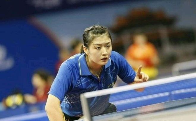 并宣布由德 并宣布由德