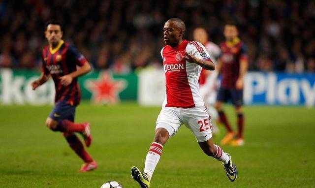 由谁出脚 由谁出脚